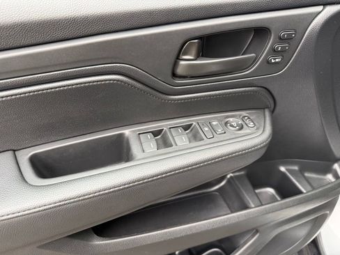 Used 2025 Honda Odyssey EX-L image 19