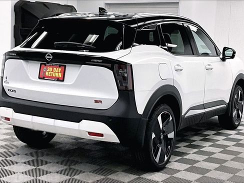 New 2026 Nissan Kicks SR w/ SR Premium Package FWD image 17