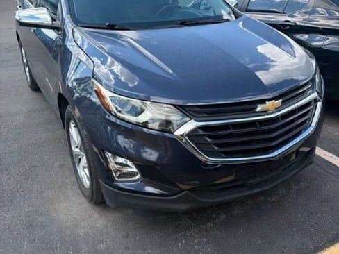 Used 2018 Chevrolet Equinox Premier FWD image 2