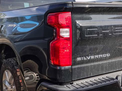 Used 2023 Chevrolet Silverado 1500 Custom image 18