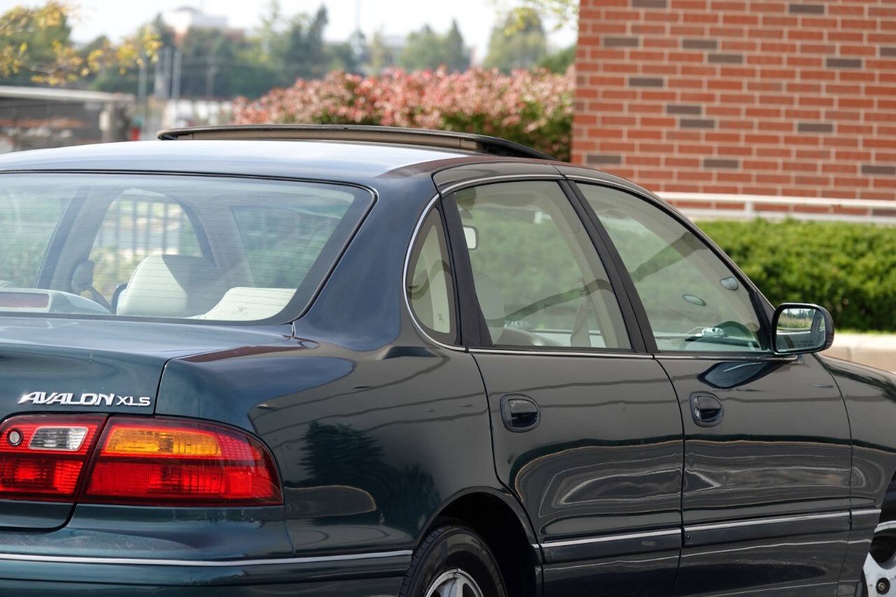 Used 1999 Toyota Avalon XLS FWD image 33