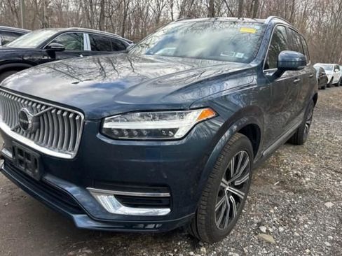 Used 2023 Volvo XC90 B6 Plus image 2