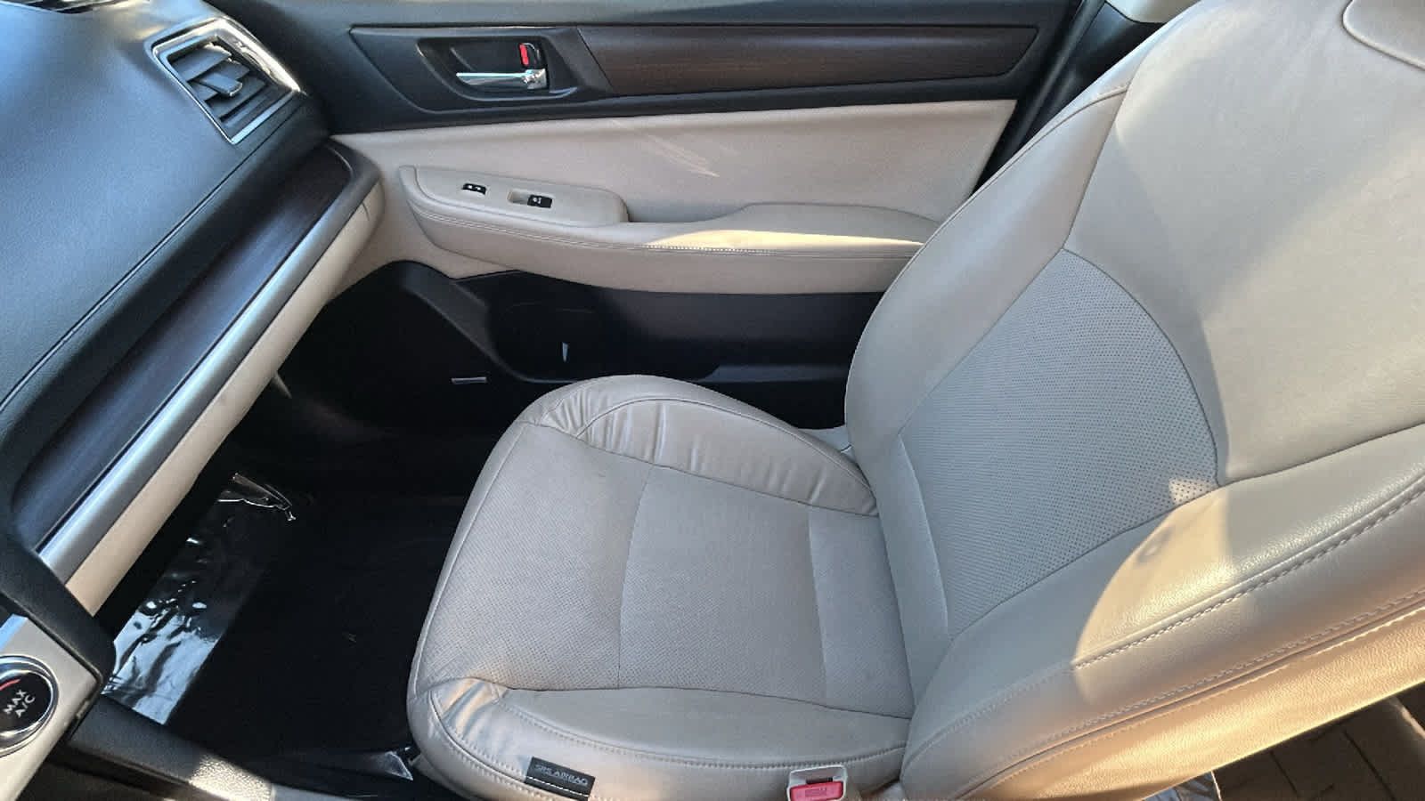 Used 2016 Subaru Legacy 2.5i Limited AWD/4WD image 12