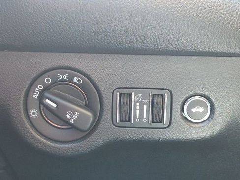 Used 2016 Dodge Challenger SXT Plus image 17