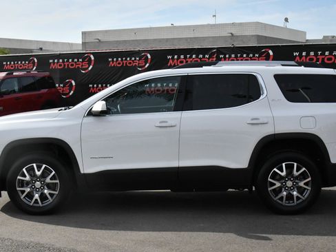 Used 2023 GMC Acadia SLT image 4