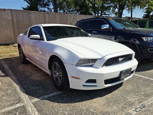 Used 2013 Ford Mustang Premium w/ Electronics Pkg RWD image 4