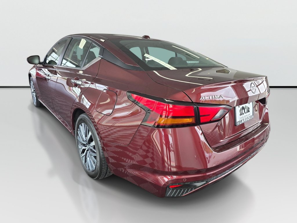 Used 2025 Nissan Altima 2.5 SV FWD image 3