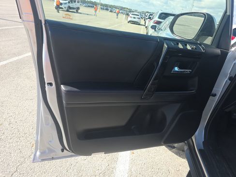 Used 2018 Toyota 4Runner TRD Off-Road image 16