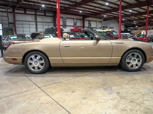 Used 2005 Ford Thunderbird RWD image 10