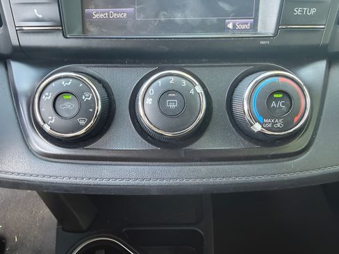 Used 2018 Toyota RAV4 LE FWD image 36