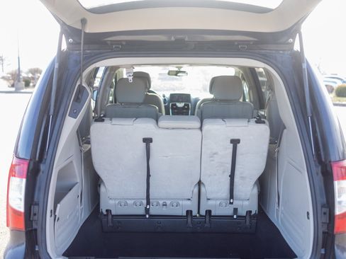 Used 2015 Chrysler Town & Country Touring w/ Driver Convenience Group image 21