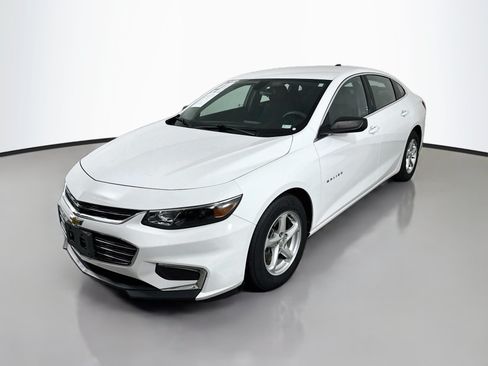 Used 2018 Chevrolet Malibu LS FWD image 3