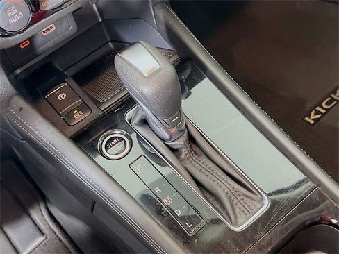 Used 2022 Nissan Kicks SV image 17