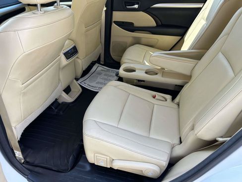 Used 2018 Toyota Highlander XLE FWD image 16