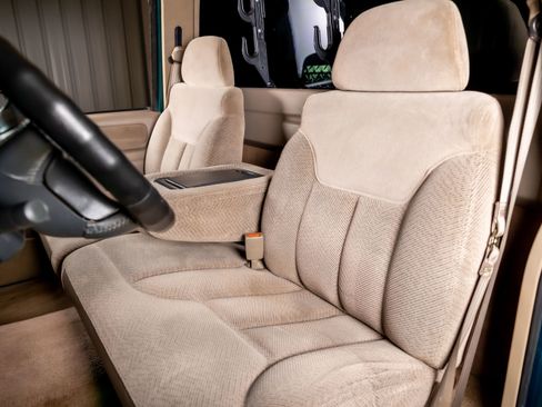 Used 1997 Chevrolet Silverado 1500 4x4 Regular Cab w/ Preferred Equipment Group 2 image 4