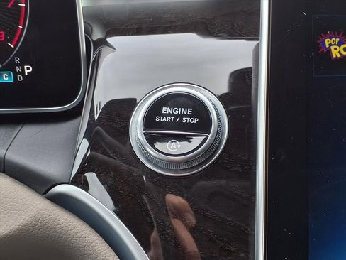 Used 2024 Mercedes-Benz GLC 300 4MATIC image 17