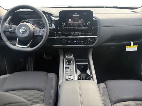 New 2025 Nissan Pathfinder SV image 10