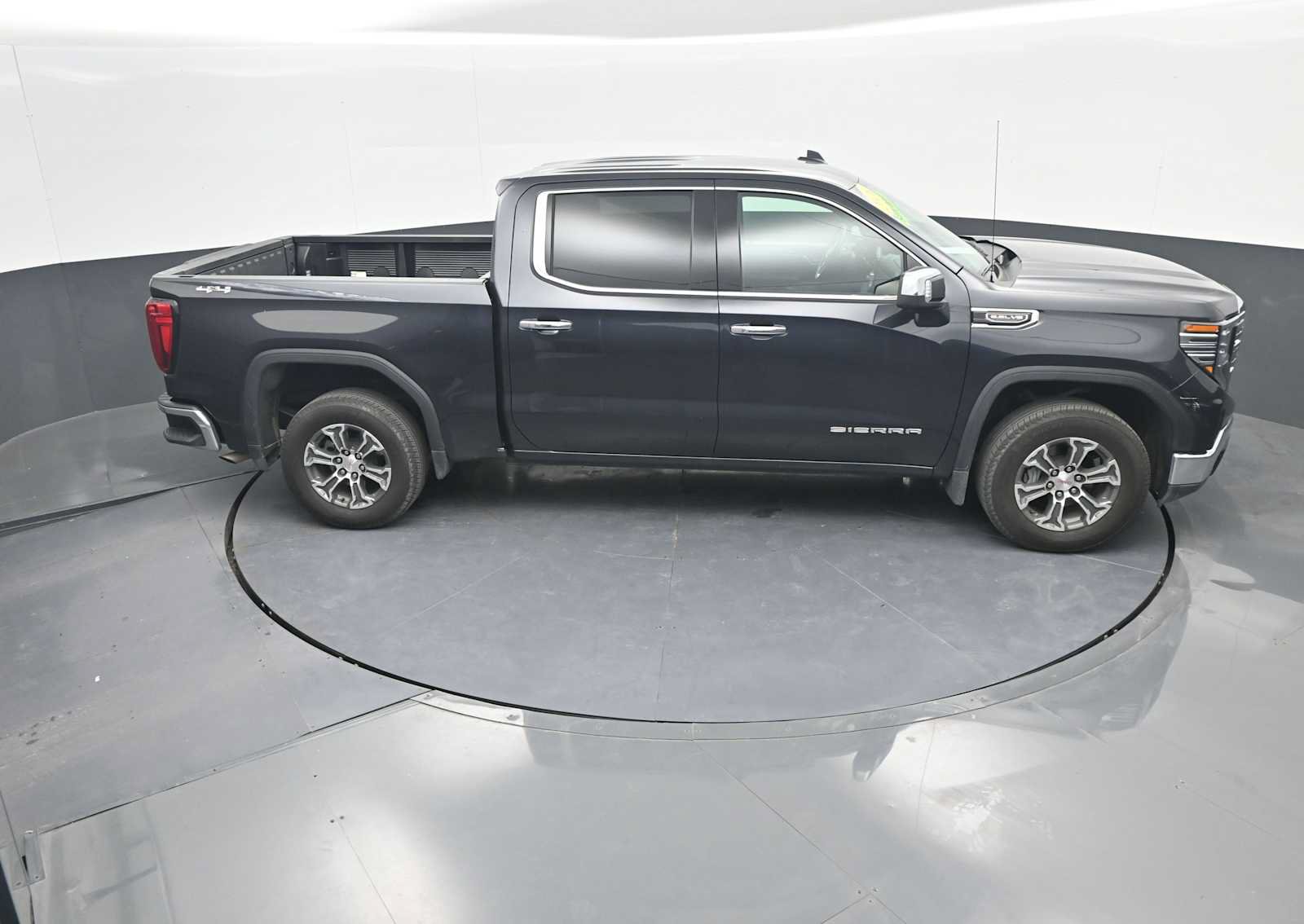 Used 2026 GMC Sierra 1500 SLT AWD/4WD image 39