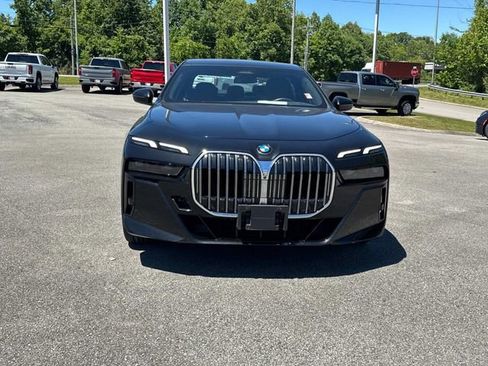 Used 2025 BMW 740i xDrive AWD/4WD image 9