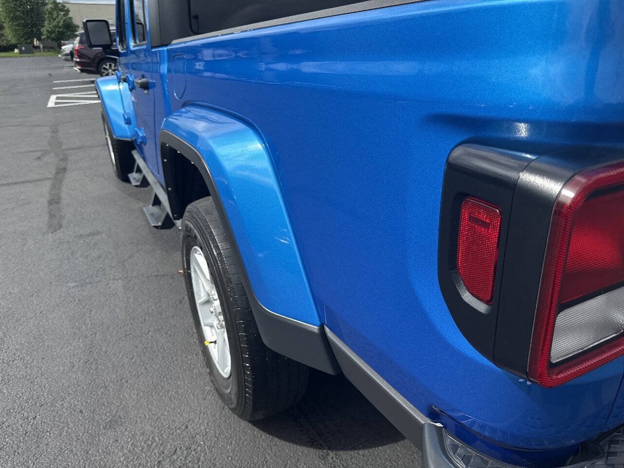 Used 2022 Jeep Gladiator Sport AWD/4WD image 22