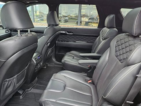 Used 2022 Hyundai Palisade Calligraphy image 13