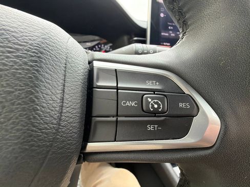 Used 2023 Jeep Compass Latitude w/ Sun and Sound Group AWD/4WD image 16
