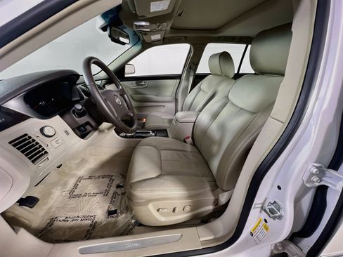 Used 2011 Cadillac DTS Luxury FWD image 19