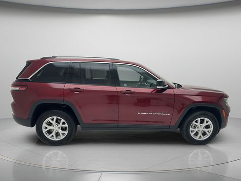 Used 2023 Jeep Grand Cherokee Limited w/ Luxury Tech Group II AWD/4WD image 4