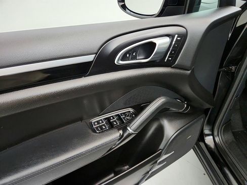 Used 2017 Porsche Cayenne Platinum Edition AWD/4WD image 24