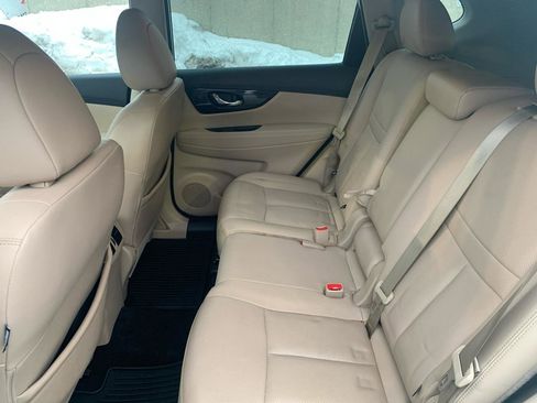 Used 2019 Nissan Rogue SL w/ Premium Package image 10