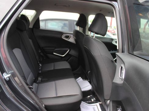 Used 2025 Kia Soul LX w/ LX Technology Package FWD image 11