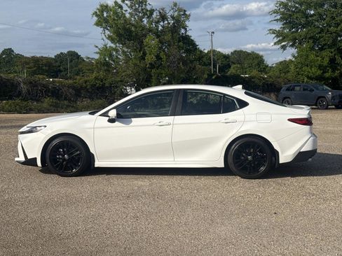 Used 2025 Toyota Camry SE FWD image 6