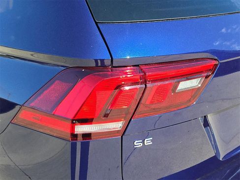 Used 2022 Volkswagen Tiguan SE image 39