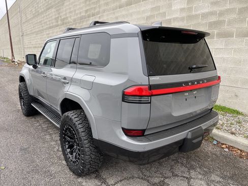 Used 2025 Lexus GX 550 w/ Accessory Package (Z1) image 5