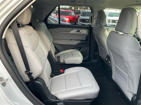 New 2026 Ford Explorer Active w/ Active Comfort Package image 13