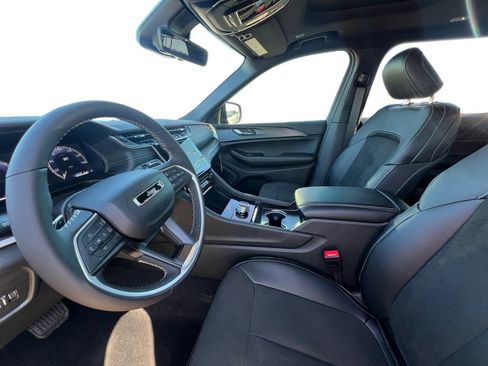 New 2025 Jeep Grand Cherokee L Altitude image 19