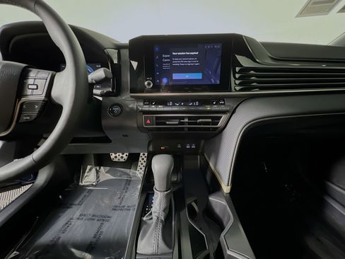 Used 2025 Toyota Camry SE w/ Convenience Package FWD image 25