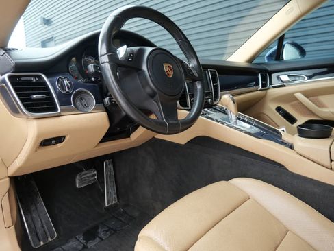 Used 2016 Porsche Panamera 4S image 4