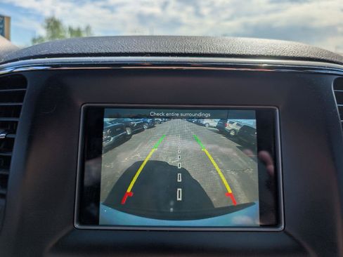 Used 2019 Jeep Grand Cherokee Laredo AWD/4WD image 21