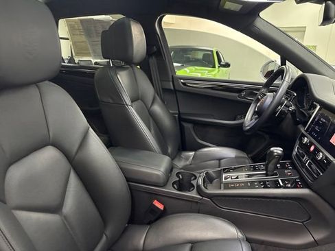 Used 2024 Porsche Macan AWD/4WD image 9