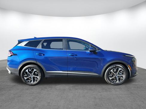 Used 2025 Kia Sportage EX image 2