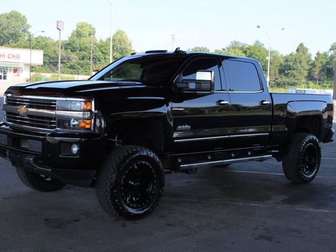 Used 2016 Chevrolet Silverado 2500 High Country w/ Duramax Plus Package AWD/4WD image 2