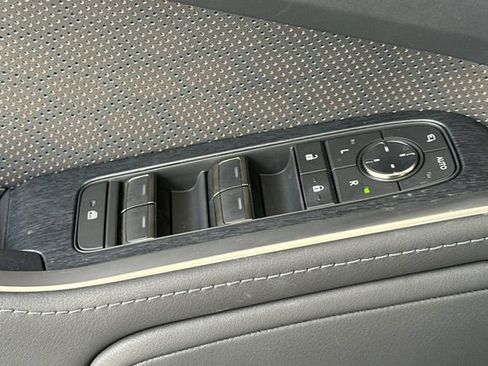 Used 2025 Lexus GX 550 w/ Cold Area Package AWD/4WD image 13