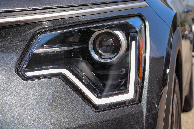 Certified 2025 Kia Niro EX FWD image 5