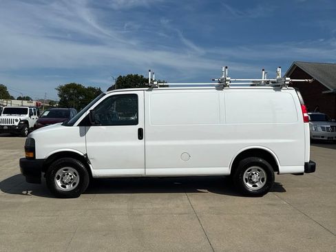 Used 2018 Chevrolet Express 3500 w/ Driver Convenience Package RWD image 3