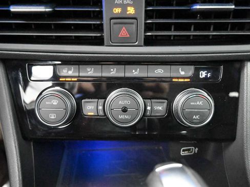 Used 2020 Volkswagen Jetta SEL image 8