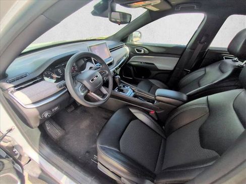 Used 2024 Jeep Compass Latitude AWD/4WD image 10