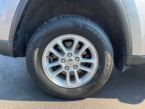 Used 2018 Jeep Grand Cherokee Laredo image 19