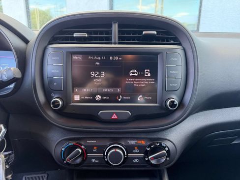 Used 2025 Kia Soul LX w/ LX Technology Package FWD image 14