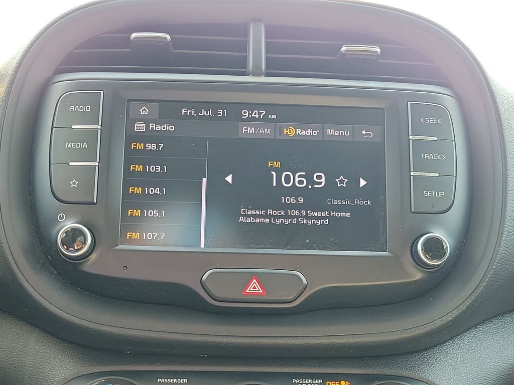 Used 2023 Kia Soul LX w/ Option Group 015 FWD image 17